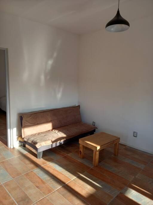 Comoda Casa Con Jardin En Колония-дель-Сакраменто Экстерьер фото