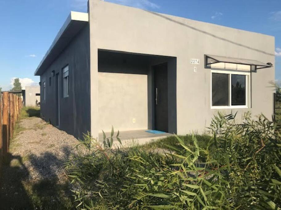 Comoda Casa Con Jardin En Колония-дель-Сакраменто Экстерьер фото