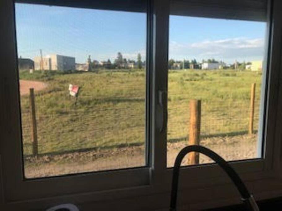 Comoda Casa Con Jardin En Колония-дель-Сакраменто Экстерьер фото